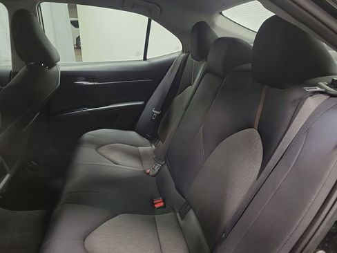 Used 2018 Toyota Camry LE image 20