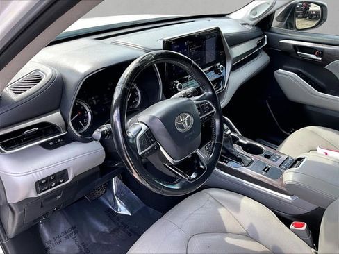 Used 2021 Toyota Highlander Limited image 14