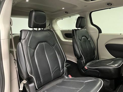 Used 2023 Chrysler Pacifica Limited FWD image 52