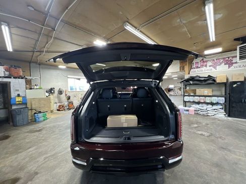 New 2025 Cadillac Escalade IQ Luxury 2 image 27