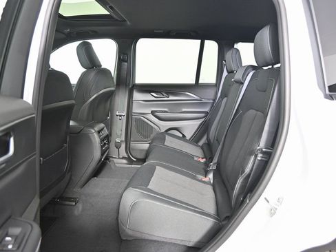 New 2026 Jeep Grand Cherokee Laredo X image 17