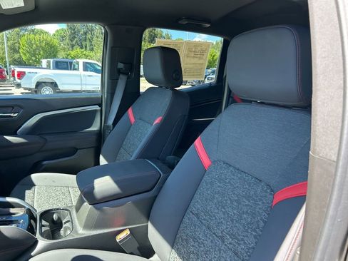 Used 2025 Chevrolet Colorado Z71 w/ Technology Package image 15