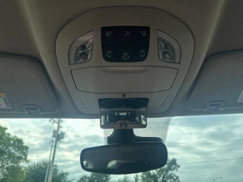 Used 2024 Chrysler Pacifica Touring-L FWD image 23