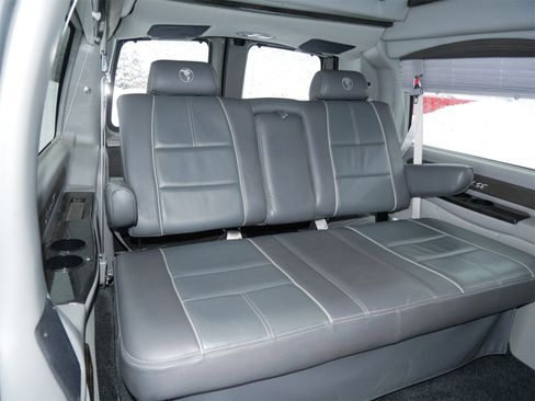 Used 2018 GMC Savana 2500 w/ Enhanced Convenience Package image 14