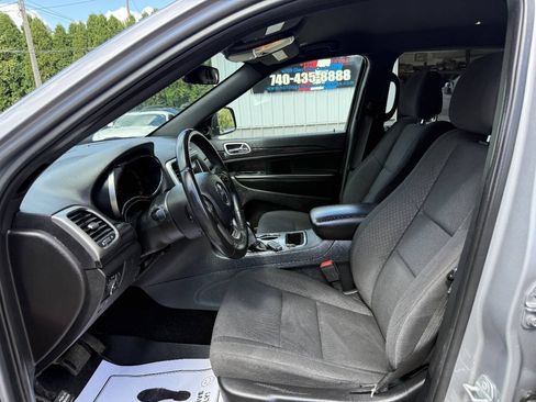 Used 2019 Jeep Grand Cherokee Laredo AWD/4WD image 12