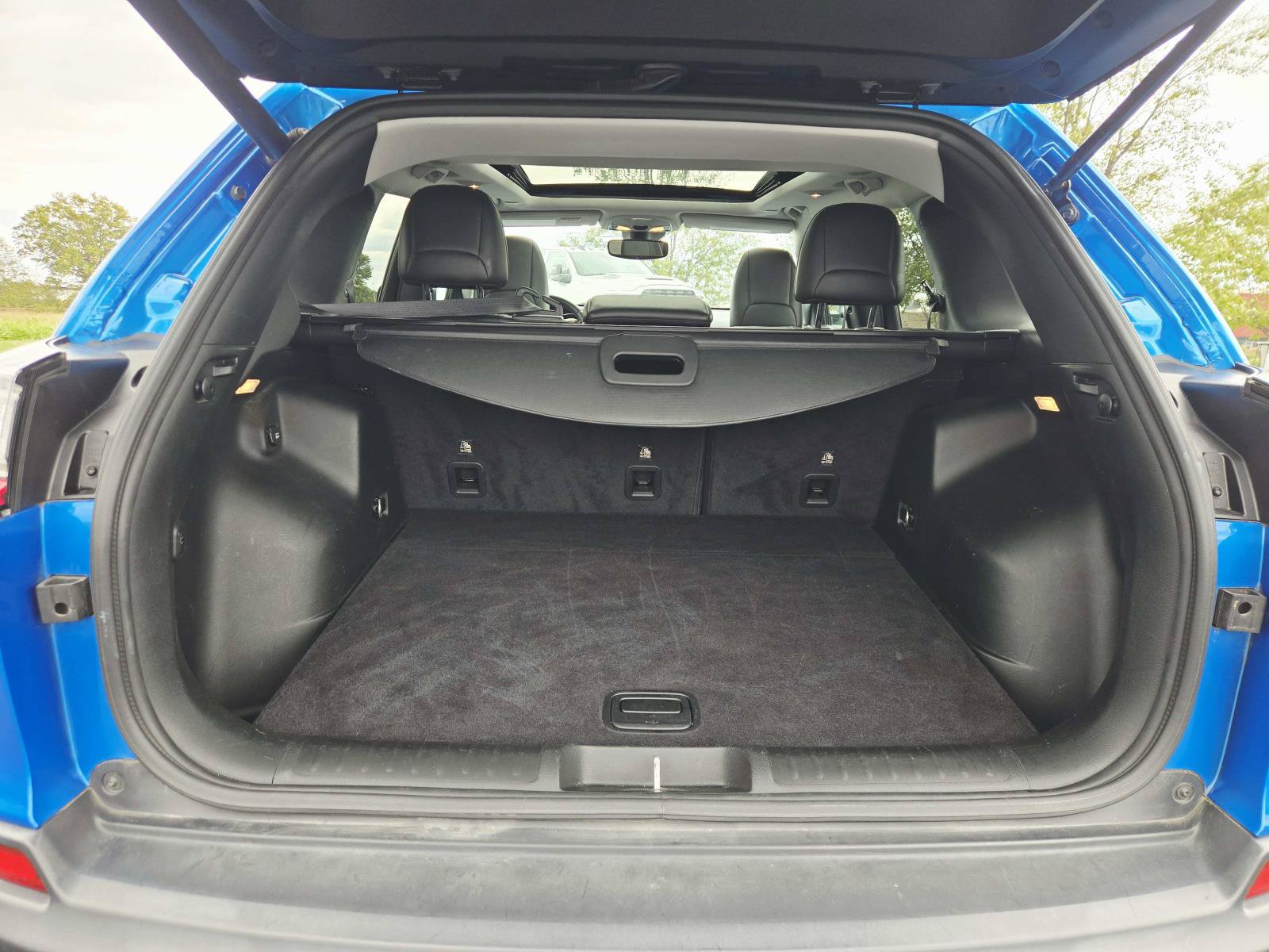 Used 2019 Jeep Cherokee Trailhawk AWD/4WD image 15