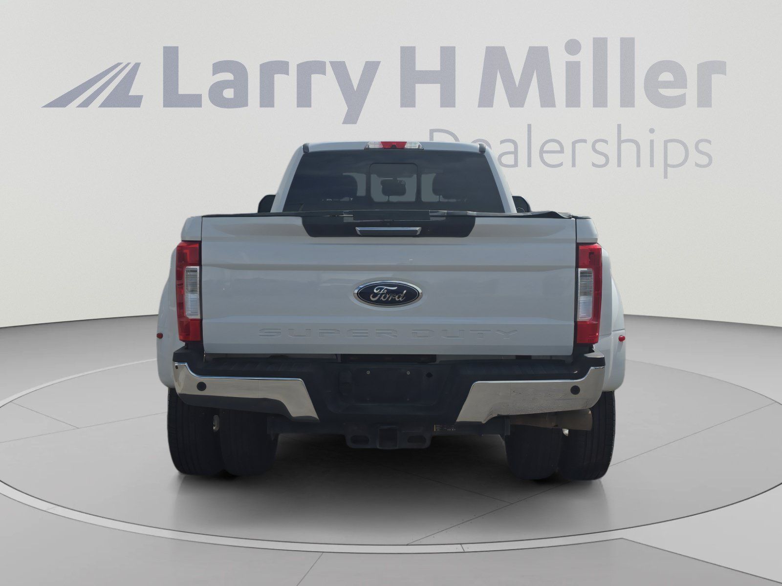 Used 2019 Ford F350 Lariat w/ Lariat Value Package AWD/4WD image 4