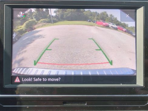 Used 2023 Volkswagen Jetta SE w/ Panoramic Sunroof Package FWD image 11