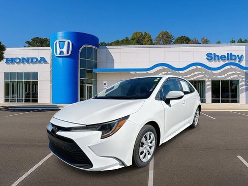 Used 2024 Toyota Corolla LE image 4