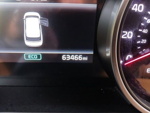 Certified 2024 Kia Carnival LX image 19