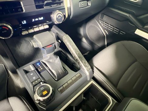 Used 2024 Toyota Tacoma TRD Sport AWD/4WD image 26