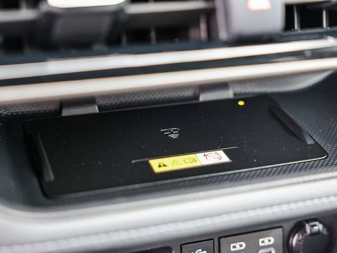 Used 2023 Toyota Highlander XLE FWD image 18