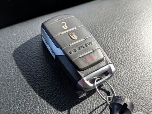 Used 2019 RAM 1500 Big Horn RWD image 32