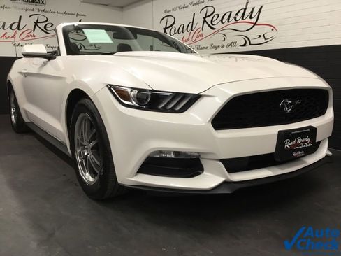 Used 2017 Ford Mustang Convertible image 3
