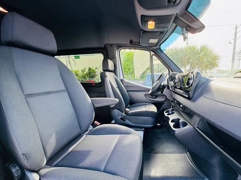 Used 2025 Mercedes-Benz Sprinter 2500 image 17