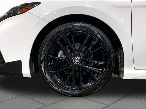 Used 2025 Toyota Camry SE FWD image 11