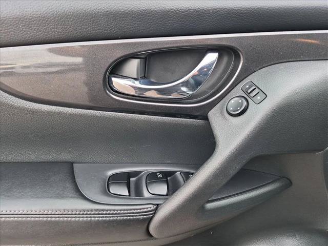 Used 2018 Nissan Rogue SV FWD image 25