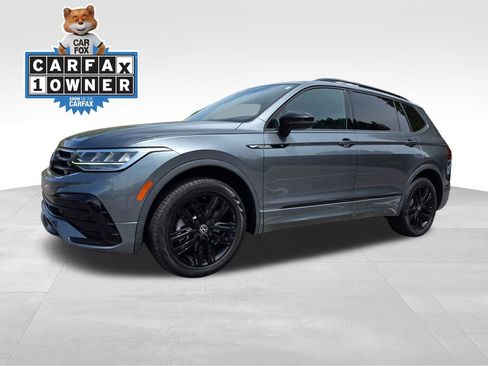 Used 2022 Volkswagen Tiguan SE R-Line FWD image 2