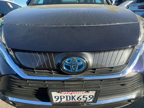 Used 2023 Toyota Venza XLE image 12