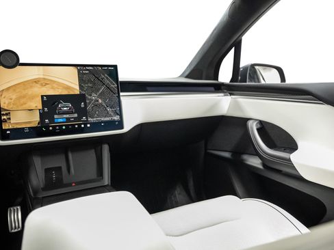 Used 2023 Tesla Model X Plaid image 42