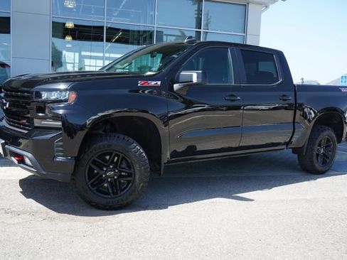 Used 2020 Chevrolet Silverado 1500 LT Trail Boss w/ Midnight Edition AWD/4WD image 4