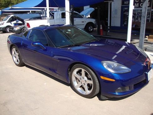 Used 2006 Chevrolet Corvette Coupe w/ Preferred Equipment Group image 2