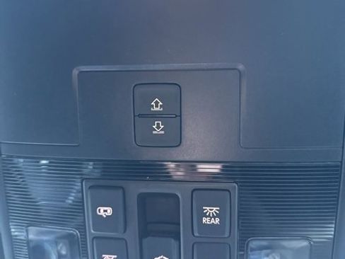 Used 2021 Volkswagen Tiguan SE R-Line image 40