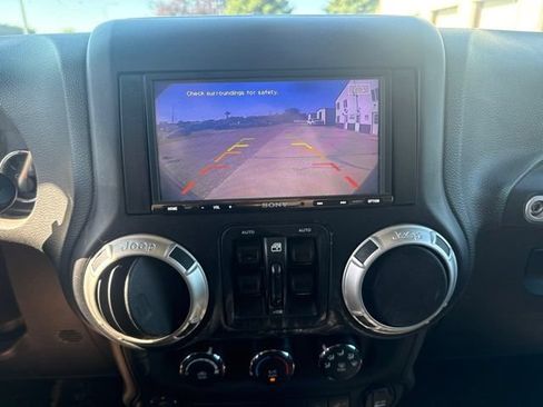 Used 2017 Jeep Wrangler Unlimited Sahara AWD/4WD image 14