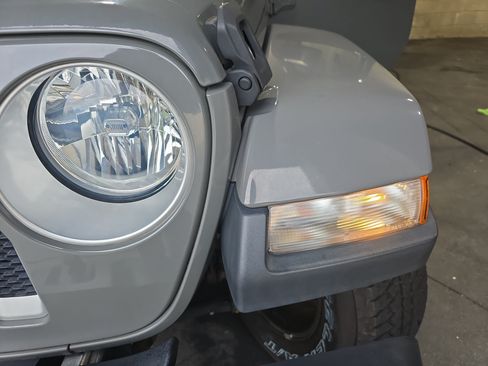 Used 2019 Jeep Wrangler Unlimited Sahara AWD/4WD image 30