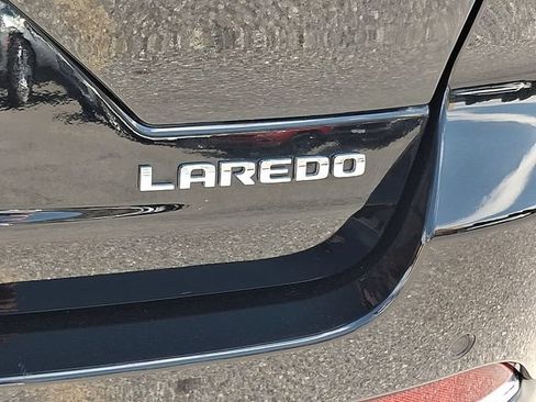 Used 2023 Jeep Grand Cherokee Laredo AWD/4WD image 30