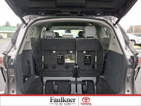 Certified 2024 Toyota Sienna XLE image 28