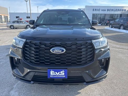 Used 2025 Ford Explorer ST-Line w/ Premium Package image 2