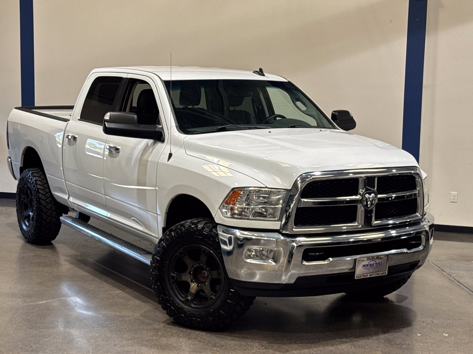 Used 2014 RAM 2500 SLT w/ Luxury Group AWD/4WD image 2