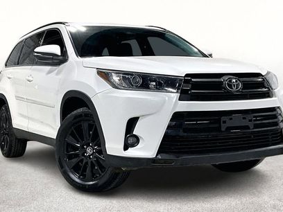 Used 2019 Toyota Highlander SE