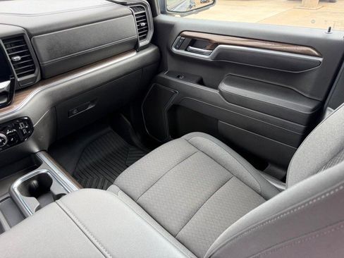 Used 2024 Chevrolet Silverado 1500 LT AWD/4WD image 18