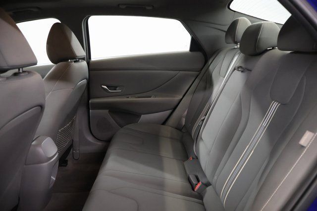 Used 2025 Hyundai Elantra SEL FWD image 31