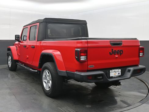 Used 2022 Jeep Gladiator Sport image 6