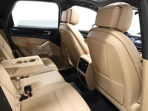 Used 2019 Porsche Cayenne E-Hybrid Sport Utility 4D image 88