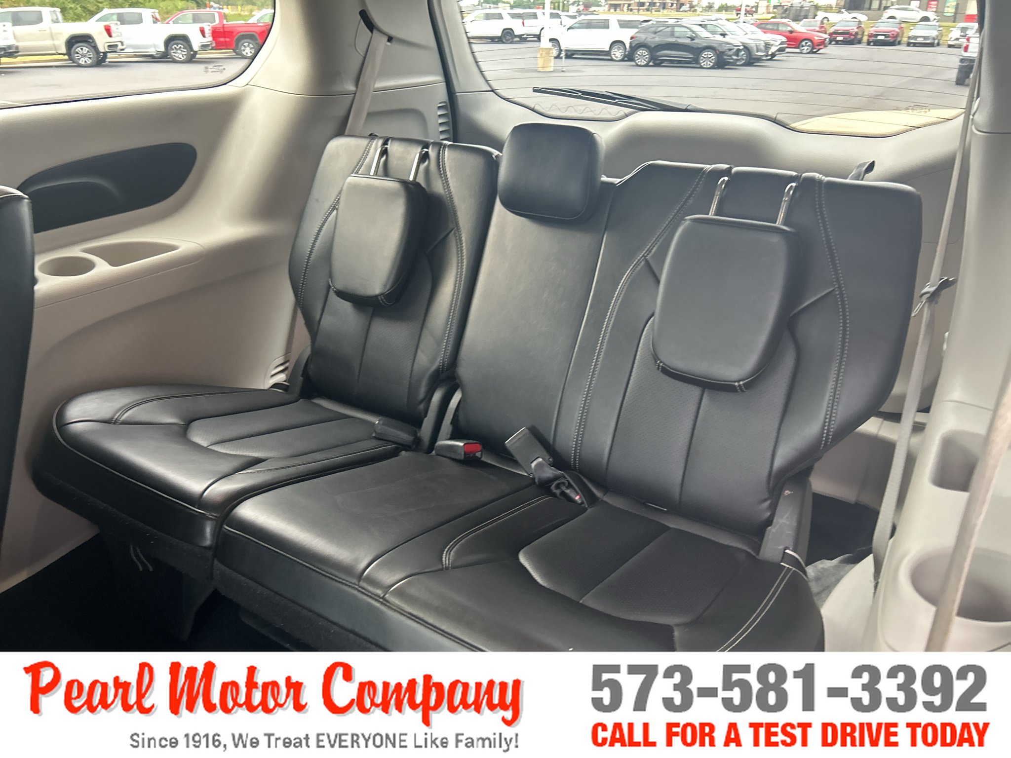 Used 2024 Chrysler Pacifica Touring-L FWD image 22
