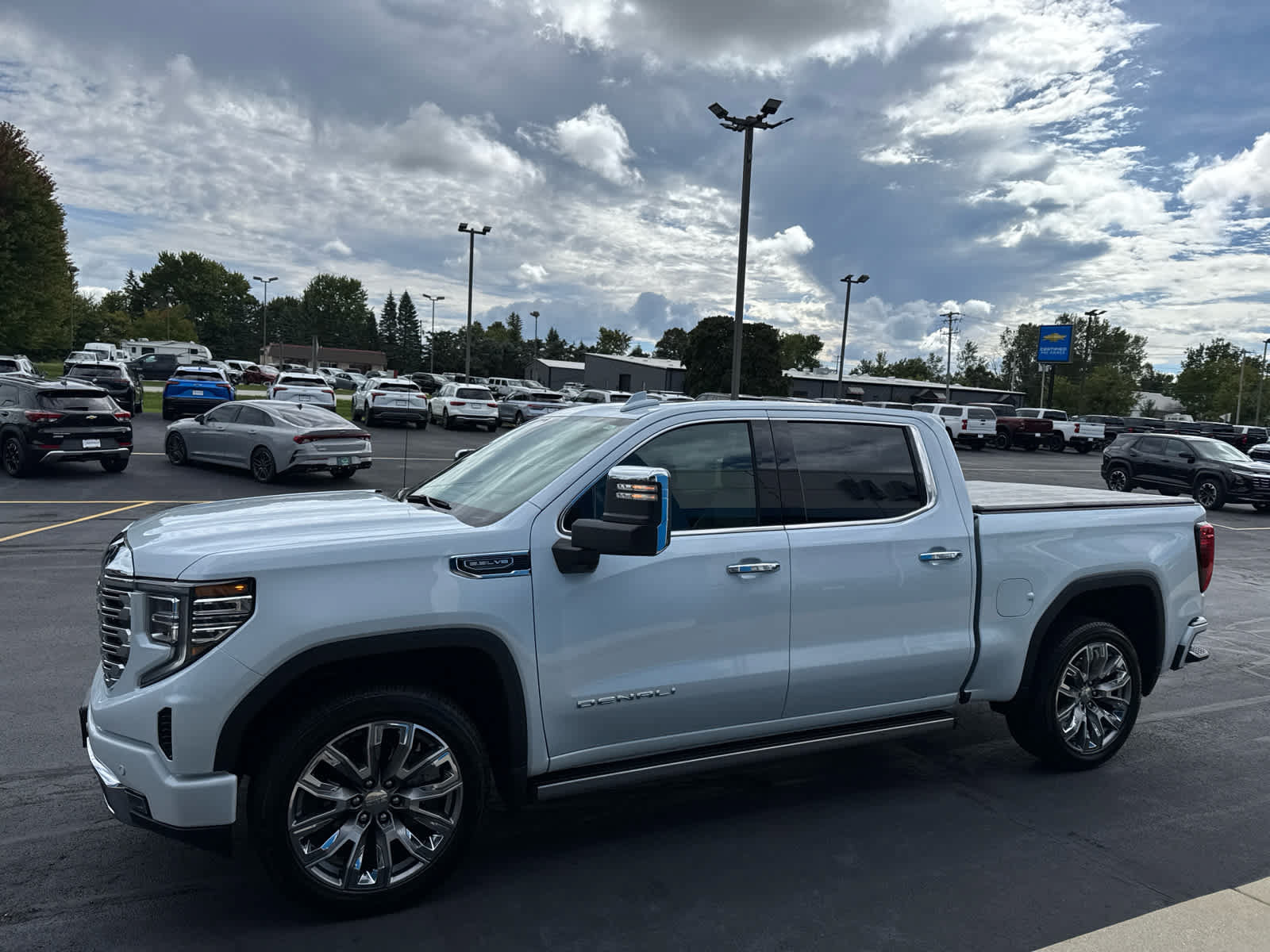 Used 2026 GMC Sierra 1500 Denali w/ Denali Reserve Package AWD/4WD image 13