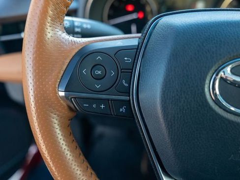 Used 2020 Toyota Avalon Limited image 26