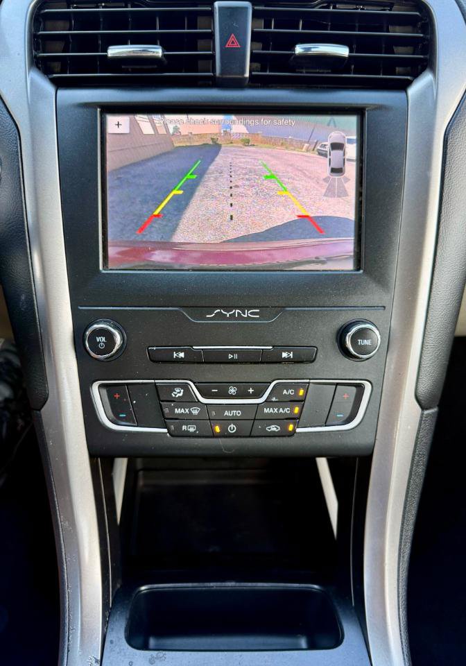 Used 2019 Ford Fusion SE FWD image 24