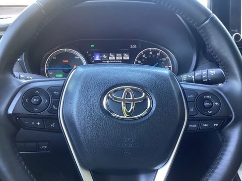 Used 2023 Toyota Venza LE AWD/4WD image 18