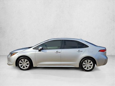 Used 2021 Toyota Corolla LE image 9