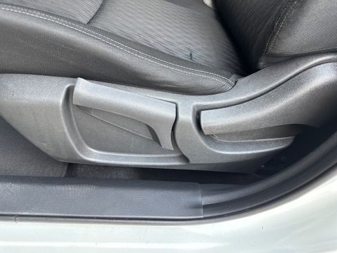 Used 2018 Nissan Rogue S image 23