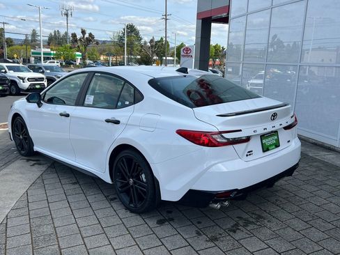 New 2026 Toyota Camry Hybrid image 3