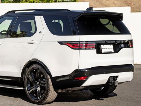 Used 2025 Land Rover Discovery Dynamic SE image 10