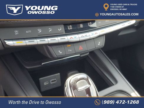 Used 2022 Cadillac XT4 Premium Luxury w/ Cold Weather Package AWD/4WD image 20