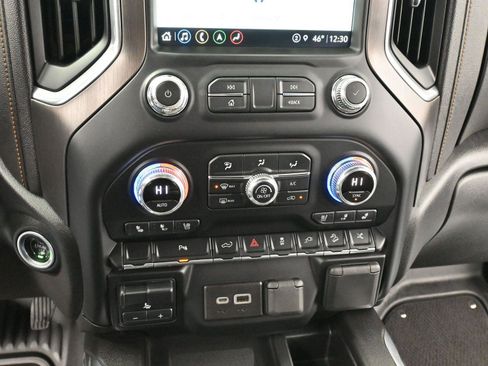 Used 2022 GMC Sierra 2500 AT4 w/ AT4 Preferred Package image 25