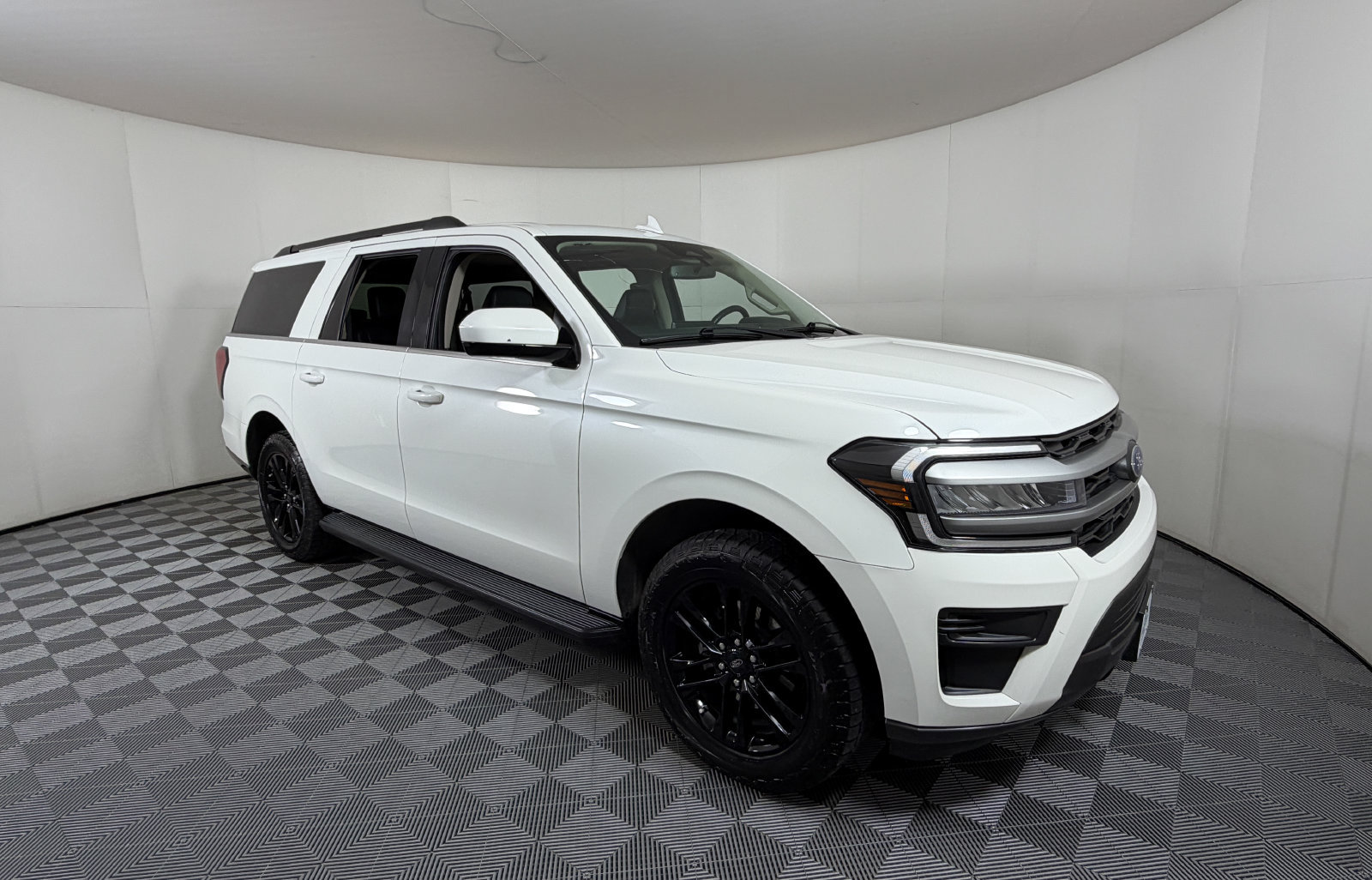 Used 2024 Ford Expedition Max XLT AWD/4WD image 1